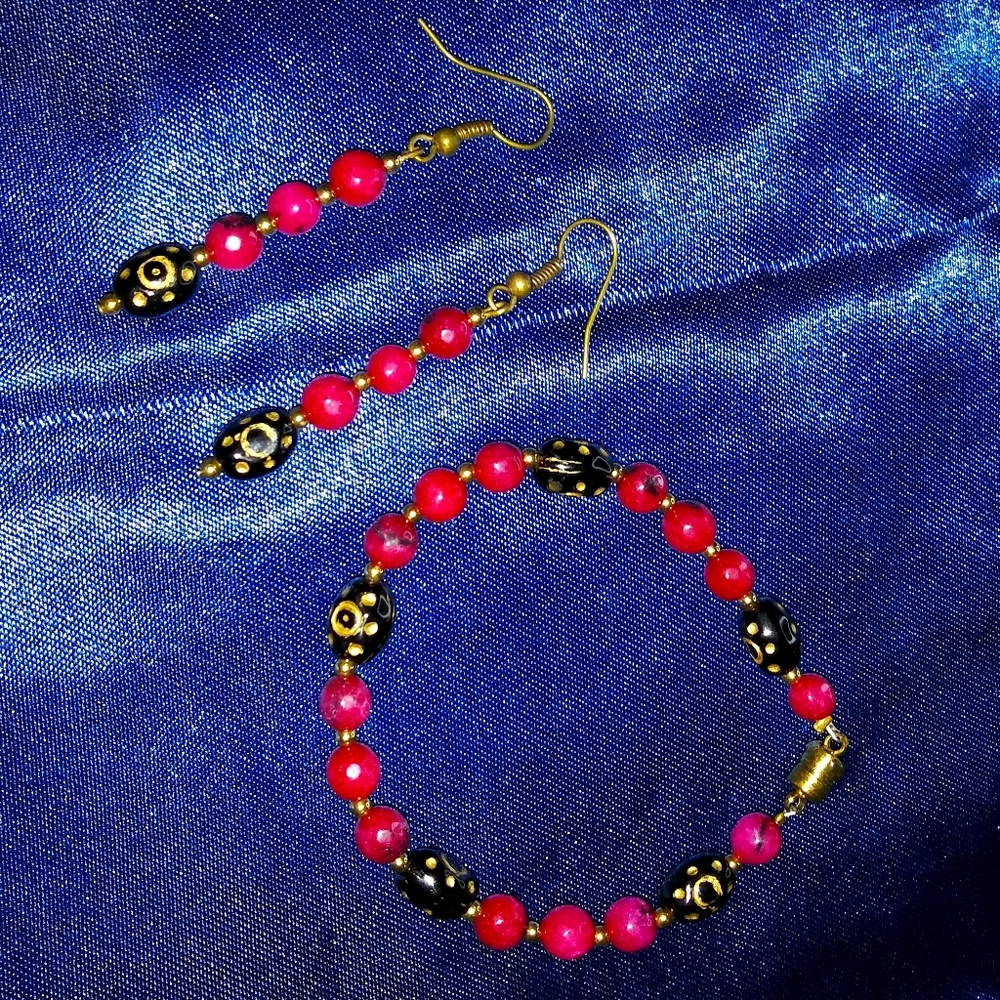 Rhodolite Garnet w/African bead earrings & braclet